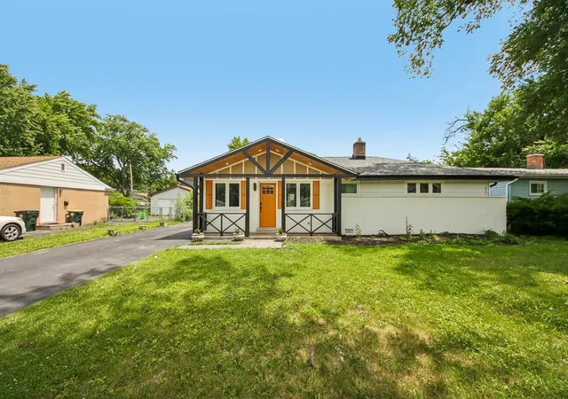 2nd image of 1425 N Wilke Rd, Arlington Heights, IL 60004 | MLS# 12678702