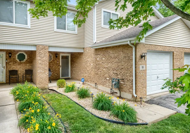 Homes for sale in Park Forest, IL | 18 Forest Wood Ln, Park Forest, IL 60466 | MLS# 12678704