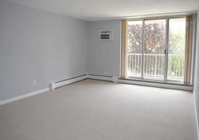 4th image of 2200 S Stewart Ave #2F, Lombard, IL 60148 | MLS# 12678769