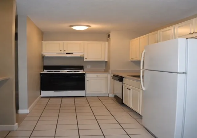 5th image of 2200 S Stewart Ave #2F, Lombard, IL 60148 | MLS# 12678769