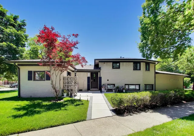 3rd image of 8864 E Prairie Rd, Skokie, IL 60076 | MLS# 12678773