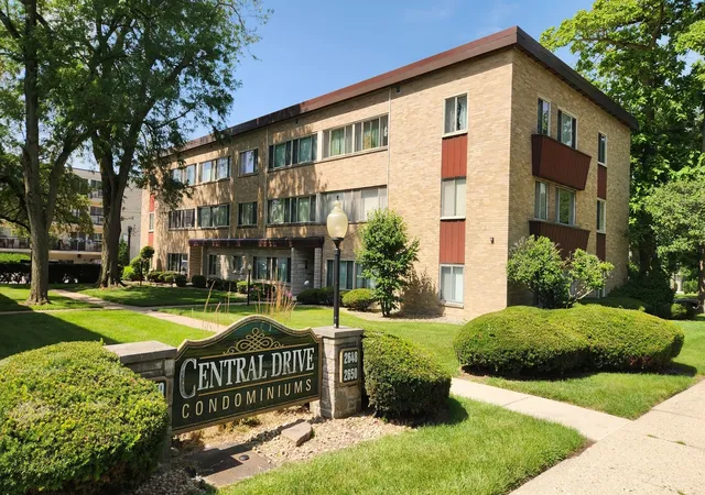 Photo 1 of Condo for sale at 2650 Central Dr #1N, Flossmoor, IL 60422 | MLS# 12678786 | Listing updated on 2026-09-17
