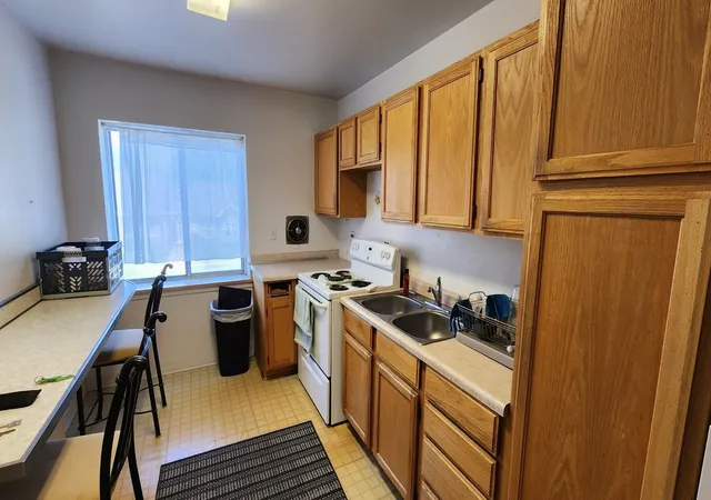 Listing Photo 5 - Condo for sale in building located at 2650 Central Dr, Flossmoor, IL 60422 - Unit #1N