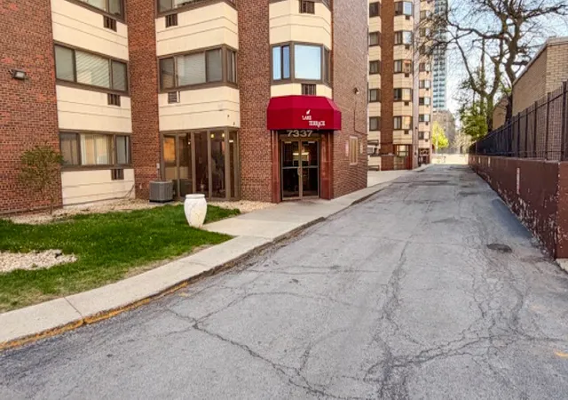 3rd image of 7337 S South Shore Dr #312, Chicago, IL 60649 | MLS# 12678791
