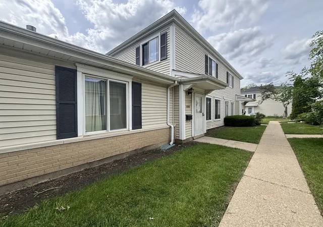 Homes for sale in Prospect Heights, IL | 1353 Cove Dr #207B, Prospect Heights, IL 60070 | MLS# 12678801