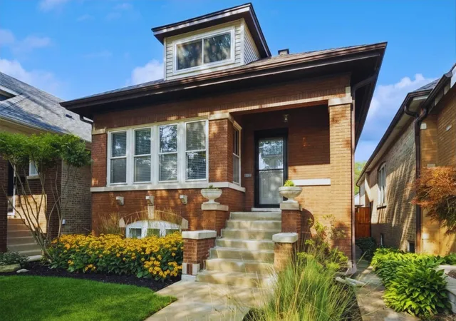 Homes for sale in Chicago, IL | 6210 N Moody Ave, Chicago, IL 60646 | MLS# 12678814