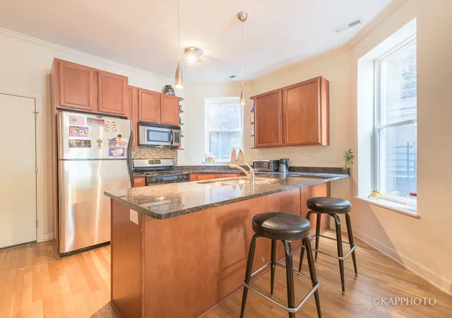 Homes for sale in Chicago, IL | 1312 N Artesian Ave #1R, Chicago, IL 60622 | MLS# 12678818
