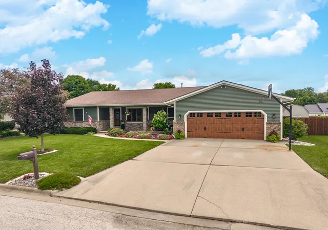 Homes for sale in Pontiac, IL | 708 N Cherokee Ln, Pontiac, IL 61764 | MLS# 12678831