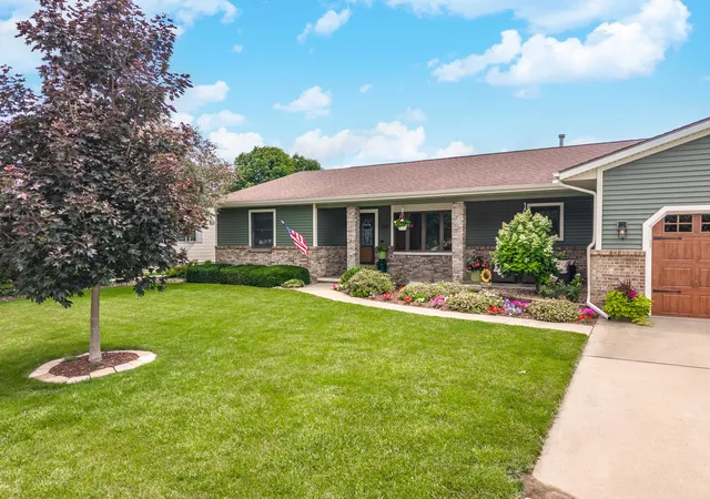 Homes for sale in Pontiac, IL | 708 N Cherokee Ln, Pontiac, IL 61764 | MLS# 12678831