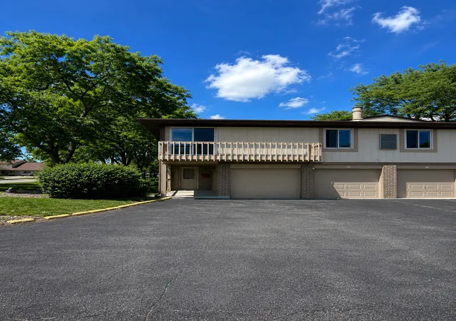 Homes for sale in Orland Park, IL | 15713 Orlan Brook Dr #100, Orland Park, IL 60462 | MLS# 12678853