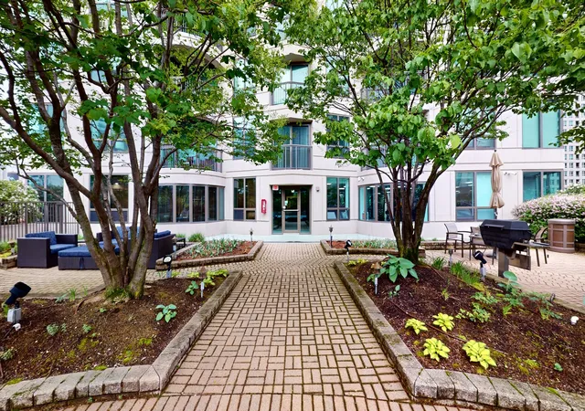 2nd image of 400 N Lasalle St, Chicago, IL 60654