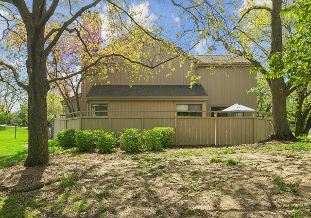 2nd image of 471 Old Barn Rd, Lake Barrington, IL 60010 | MLS# 12678925