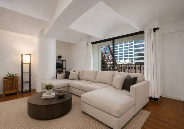 Homes for sale in Chicago, IL | 345 N Canal St, Chicago, IL 60606