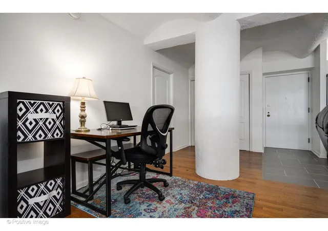Homes for sale in Chicago, IL | 345 N Canal St, Chicago, IL 60606
