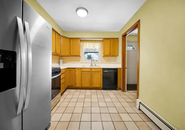 Photo 3 of Sale Pending at 7820 S Knox Ave, Chicago, IL 60652 | MLS# 12679000 | Listing updated on 2026-08-22