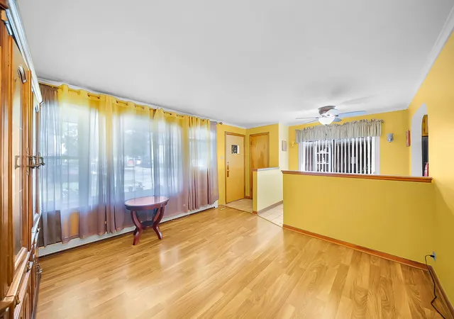 Photo 4 of Sale Pending at 7820 S Knox Ave, Chicago, IL 60652 | MLS# 12679000 | Listing updated on 2026-08-22