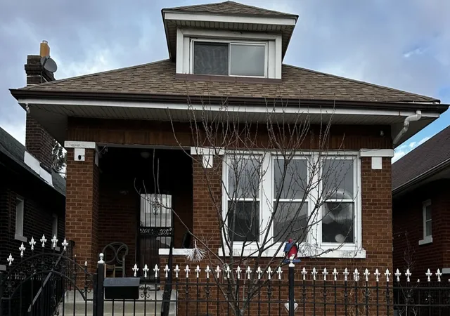 2nd image of 5839 S Sacramento Ave, Chicago, IL 60629 | MLS# 12679003