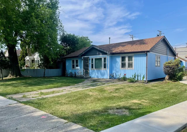 Photo 1 of Sale Pending at 4930 S Luna Ave, Chicago, IL 60638 | MLS# 12679004 | Listing updated on 2026-08-12
