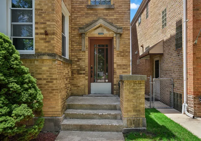 Homes for sale in Chicago, IL | 5922 N Melvina Ave, Chicago, IL 60646 | MLS# 12679025
