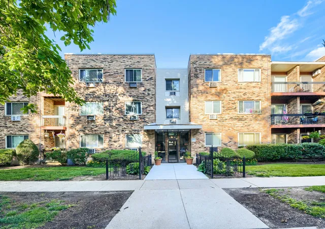 Homes for sale in Oak Park, IL | 420 Home Ave #309N, Oak Park, IL 60302 | MLS# 12679037