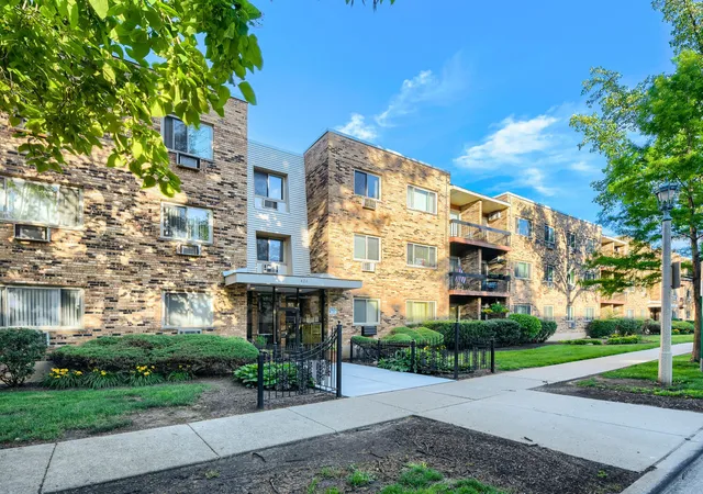 Homes for sale in Oak Park, IL | 420 Home Ave #309N, Oak Park, IL 60302 | MLS# 12679037