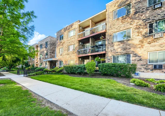 Homes for sale in Oak Park, IL | 420 Home Ave #309N, Oak Park, IL 60302 | MLS# 12679037