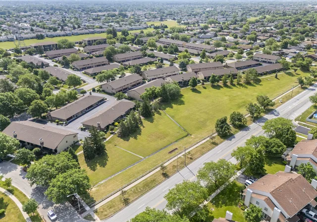 24th image of 16036 Pine Dr #16036, Tinley Park, IL 60477 | MLS# 12679059