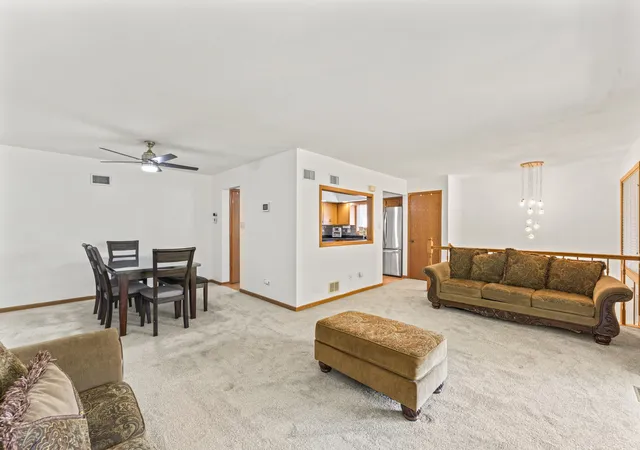 4th image of 16036 Pine Dr #16036, Tinley Park, IL 60477 | MLS# 12679059