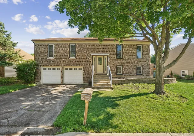1st image of 532 Iroquois Trl, Carol Stream, IL 60188 | MLS# 12679136