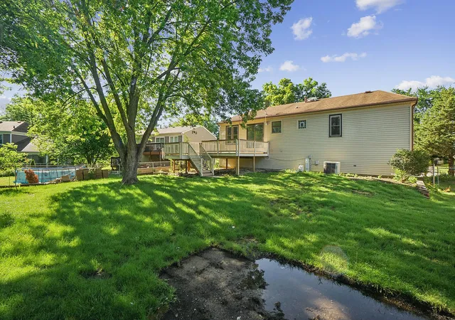 4th image of 532 Iroquois Trl, Carol Stream, IL 60188 | MLS# 12679136