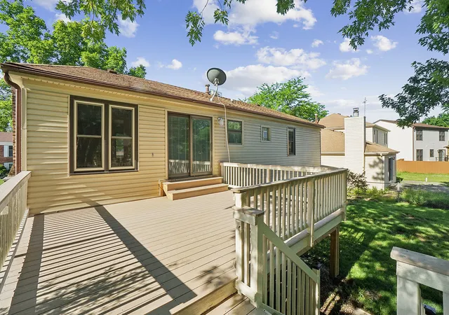 5th image of 532 Iroquois Trl, Carol Stream, IL 60188 | MLS# 12679136