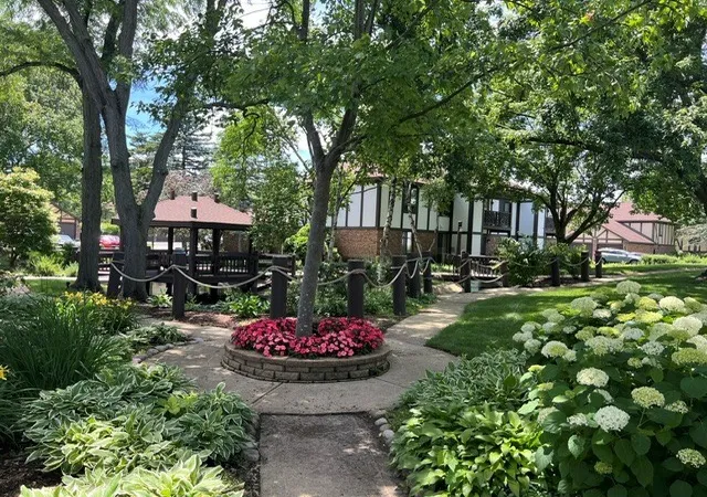 1st image of 880 Johnstown Ln #B, Wheaton, IL 60189 | MLS# 12679152