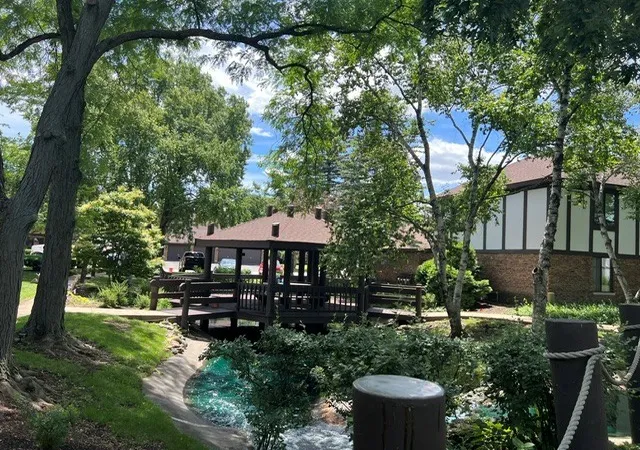 2nd image of 880 Johnstown Ln, Wheaton, IL 60189
