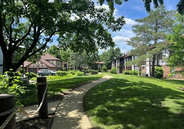23rd image of 880 Johnstown Ln #B, Wheaton, IL 60189 | MLS# 12679152