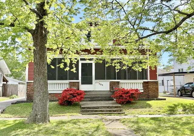 Homes for sale in Centralia, IL | 309 Leafland Ave, Centralia, IL 62801 | MLS# 12679183