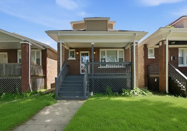 Homes for sale in Chicago, IL | 8611 S Aberdeen St, Chicago, IL 60620 | MLS# 12679227