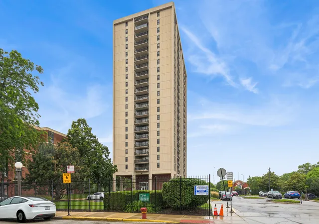 Homes for sale in Chicago, IL | 2901 S Michigan Ave #1404, Chicago, IL 60616 | MLS# 12679275