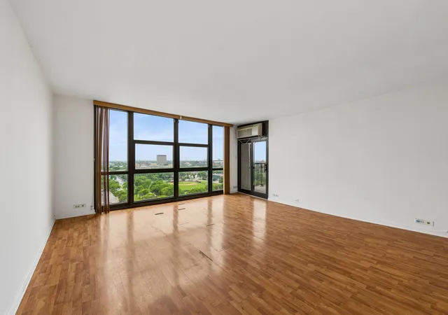 Homes for sale in Chicago, IL | 2901 S Michigan Ave, Chicago, IL 60616