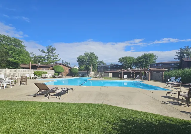 Homes for sale in Westmont, IL | 1320 Cass Ln W #201, Westmont, IL 60559 | MLS# 12679295