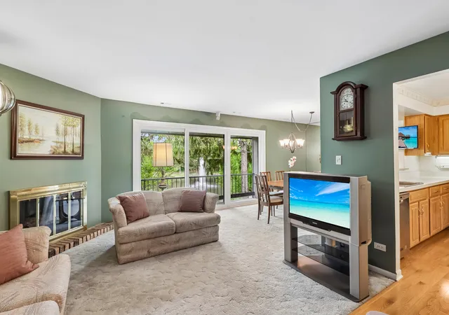 3rd image of 1320 Cass Ln W, Westmont, IL 60559