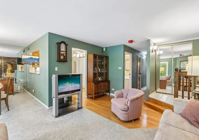 4th image of 1320 Cass Ln W, Westmont, IL 60559