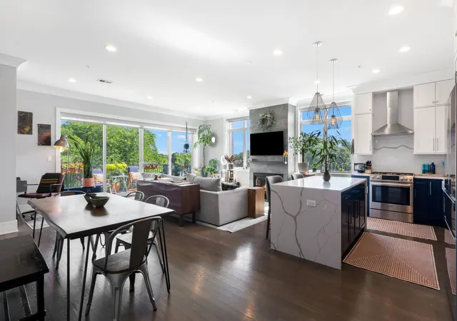 2nd image of 5748 N Hermitage Ave #404, Chicago, IL 60660 | MLS# 12679301
