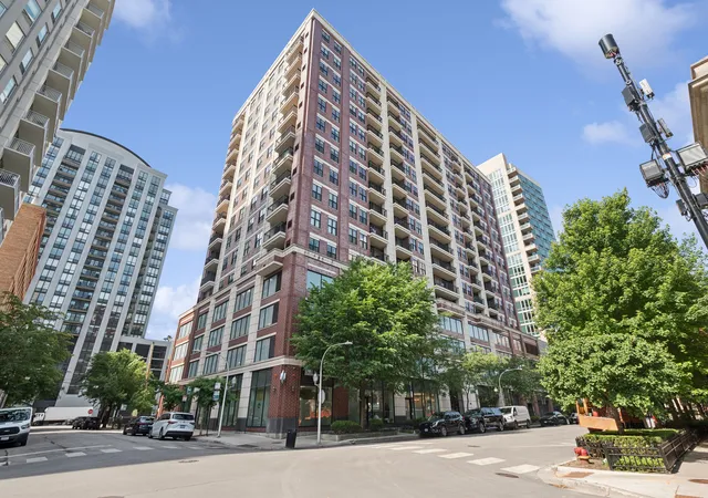 Homes for sale in Chicago, IL | 451 W Huron St, Chicago, IL 60654