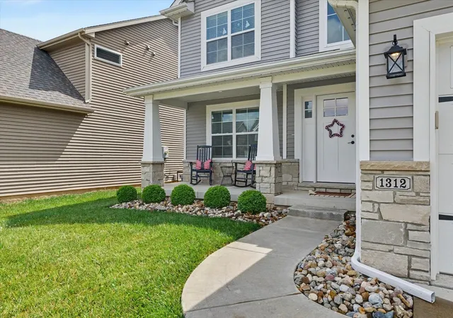 Homes for sale in Mahomet, IL | 1312 Garwood Dr, Mahomet, IL 61853 | MLS# 12679366