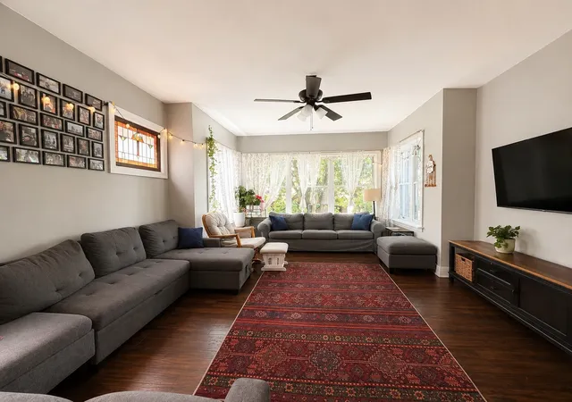 Listing Photo 5 - Condo for sale in building located at 5837 N Washtenaw Ave, Chicago, IL 60659