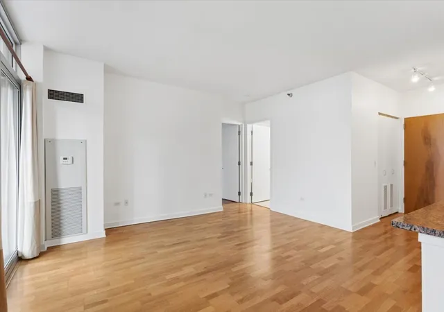 4th image of 330 W Grand Ave #1403, Chicago, IL 60654 | MLS# 12679397