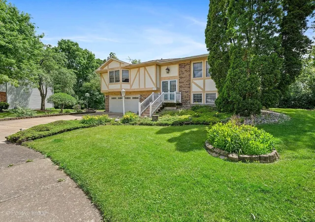 Homes for sale in Bolingbrook, IL | 305 Sulgrave Ct, Bolingbrook, IL 60440 | MLS# 12679409
