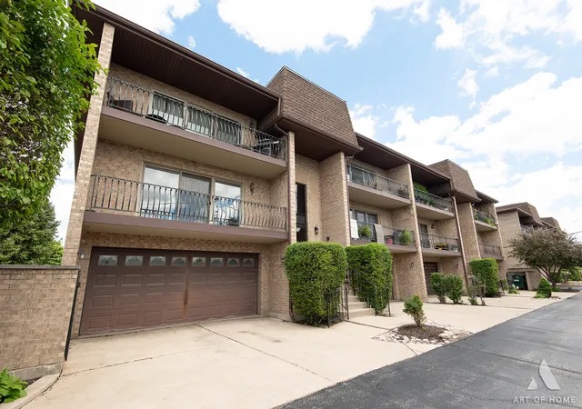 Homes for sale in Chicago Ridge, IL | 9839 Natoma Ave #5, Chicago Ridge, IL 60415 | MLS# 12679445