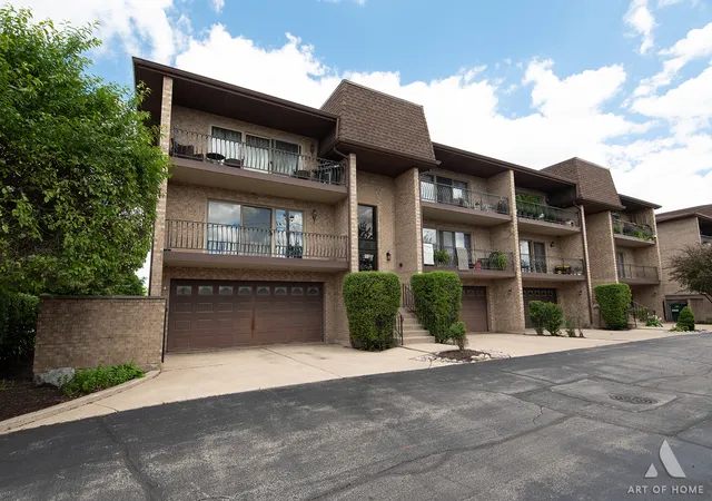 Listing Photo 2 - Condo for sale in building located at 9839 Natoma Ave, Chicago Ridge, IL 60415 - Unit #5