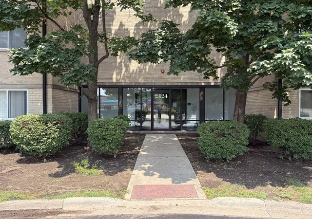 Condo for sale at 2424 E Oakton St #4F, Arlington Heights, IL 60004 | MLS# 12679492 | Listing updated on 2026-09-04